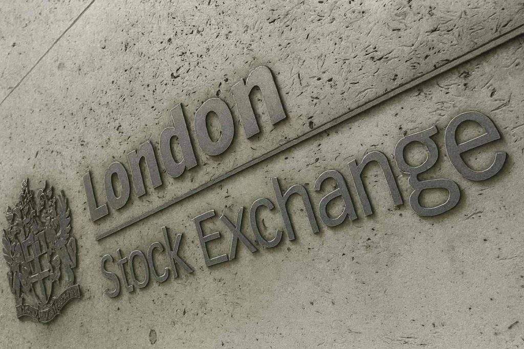 London Stock Market Today: FTSE 100 Slips as Legal & General Drops, Balfour Beatty Jumps