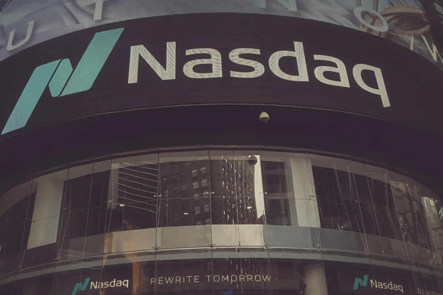 Nasdaq’s Wild Week: Tech Titans Soar & Plunge as Volatility Spikes – What’s Next?