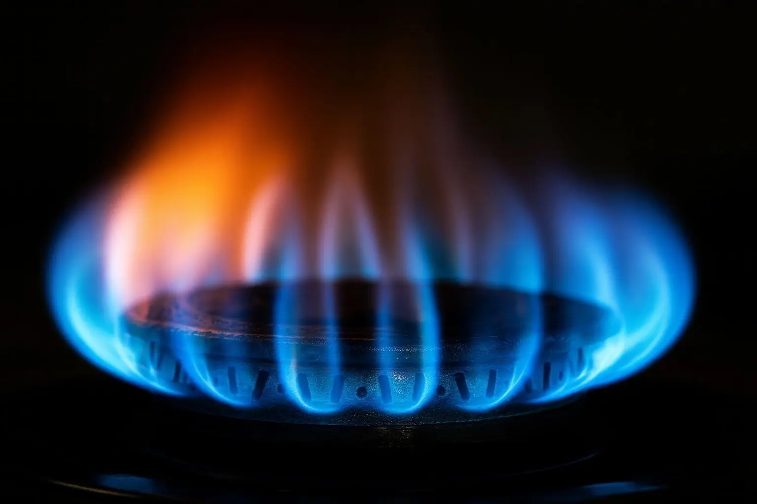 Precios del gas natural hoy (13 de diciembre de 2025): Futuros en EE. UU. caen un 22% esta semana por el regreso del calor—Qué observar la próxima semana