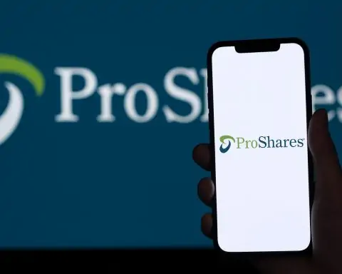 High-Flying Tech ETFs See $14 Billion Exodus – Why Investors Are Bailing on TQQQ & SOXL’s Rally