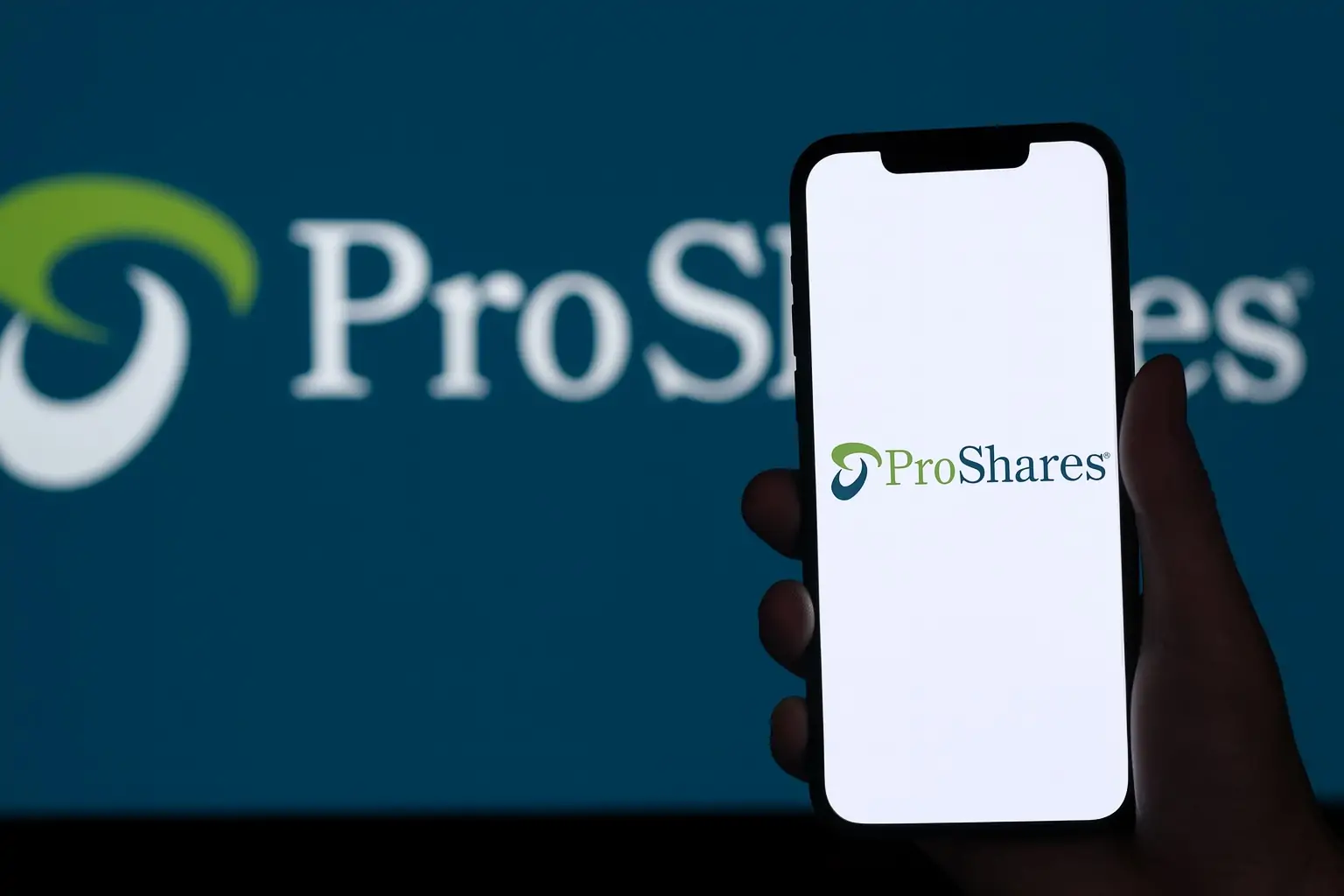 High-Flying Tech ETFs See $14 Billion Exodus – Why Investors Are Bailing on TQQQ & SOXL’s Rally