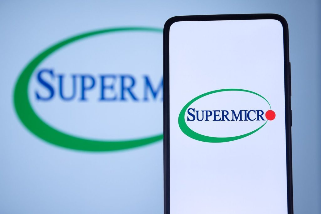 SMCI stock slips near $30 as Nvidia cools in year-end trade; what to watch