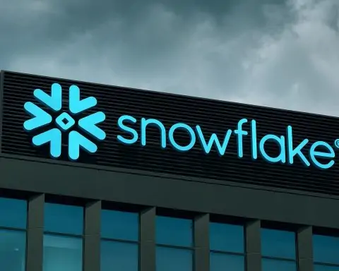 Snowflake Surges on AI Deal as Wall Street Bulls and Insiders Cash In