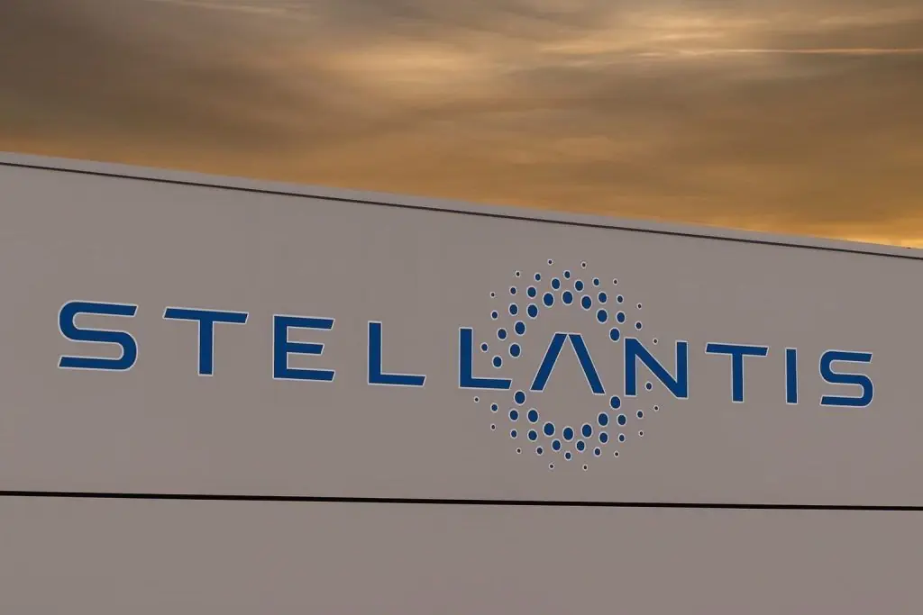 Stellantis (STLA) Stock Jumps on UBS Upgrade and US Hiring Spree – Key News, Forecasts and Risks on December 3, 2025