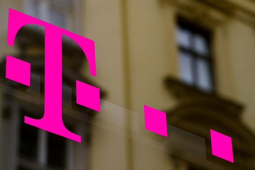 T-Mobile’s Stock Shock: Record Growth, New CEO – So Why Did TMUS Tumble?