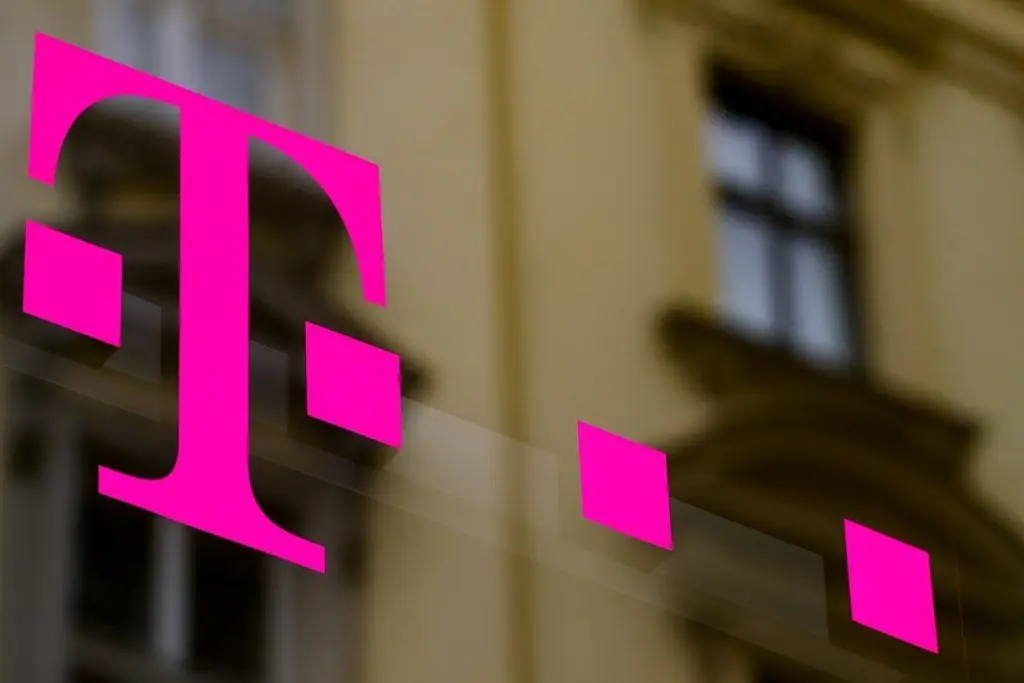 T-Mobile’s Stock Shock: Record Growth, New CEO – So Why Did TMUS Tumble?