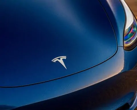 Tesla’s Trillion-Dollar Gamble: Musk’s Epic Pay Deal Divides Investors – What You Need to Know