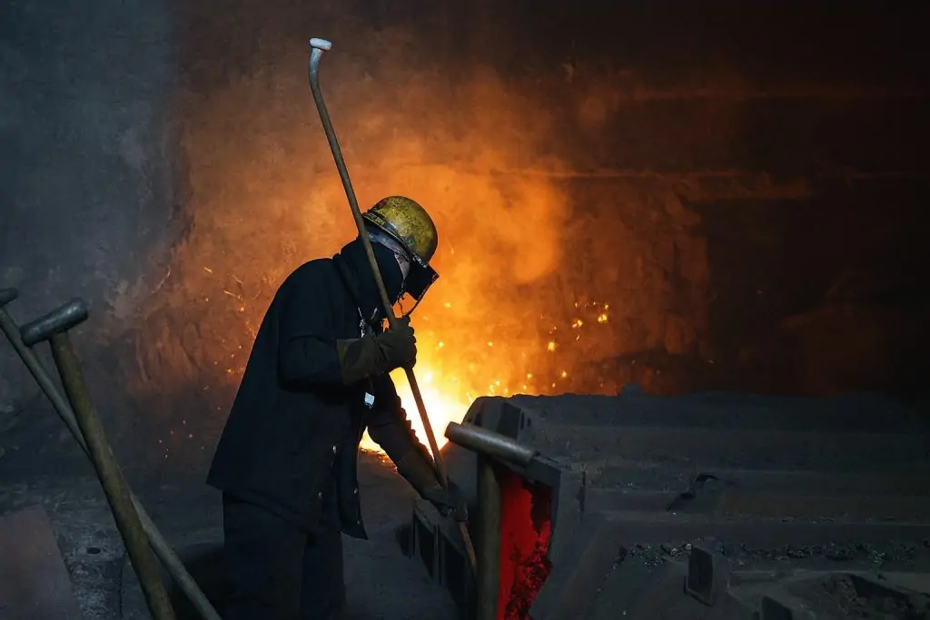 EU’s 50% Steel Tariff Shocker Spurs “Existential” UK Crisis Amid Market Rally