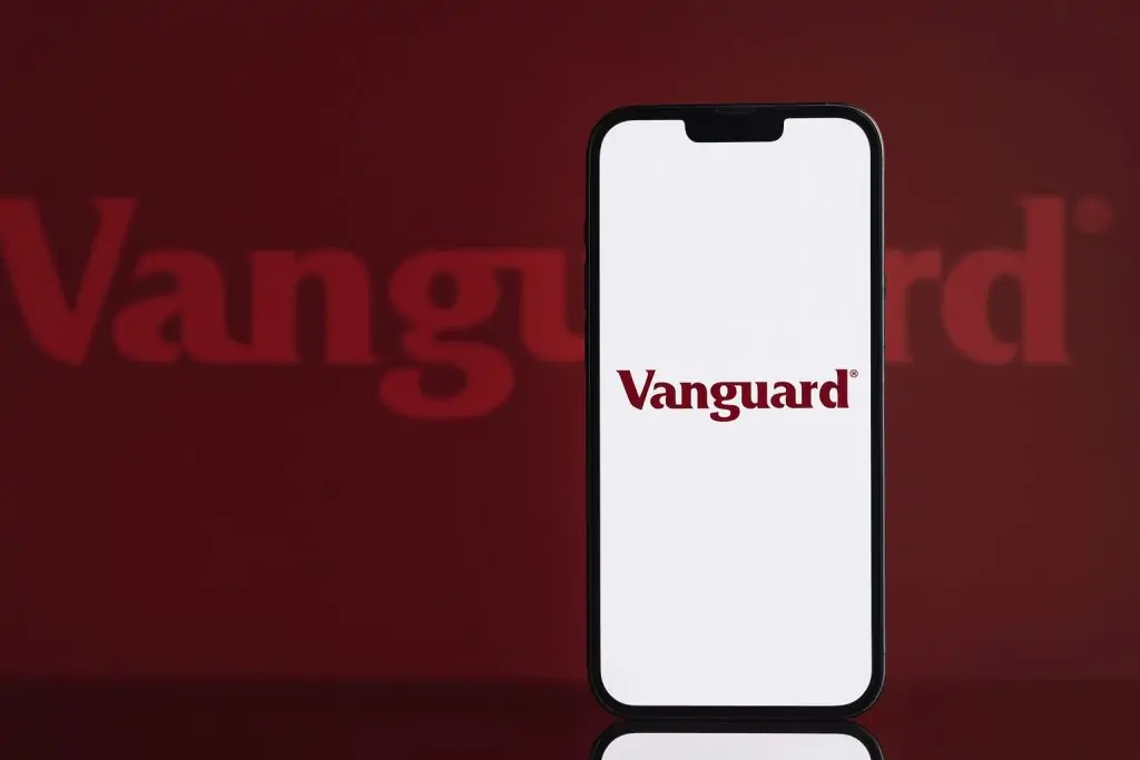 Investors Flee S&P 500 ETF for Total Market: Vanguard’s VTI Soars as VOO Sees Outflows