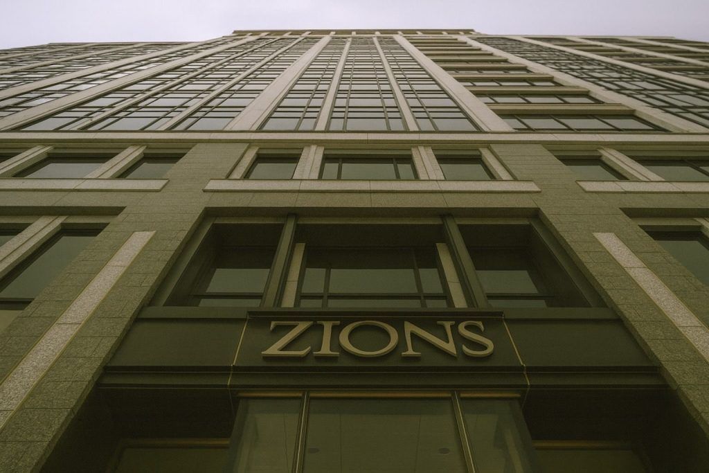 Zions Bancorp Stock Plunges 13% After Surprise $50M Fraud-Linked Loan Loss – Is More Trouble Ahead?