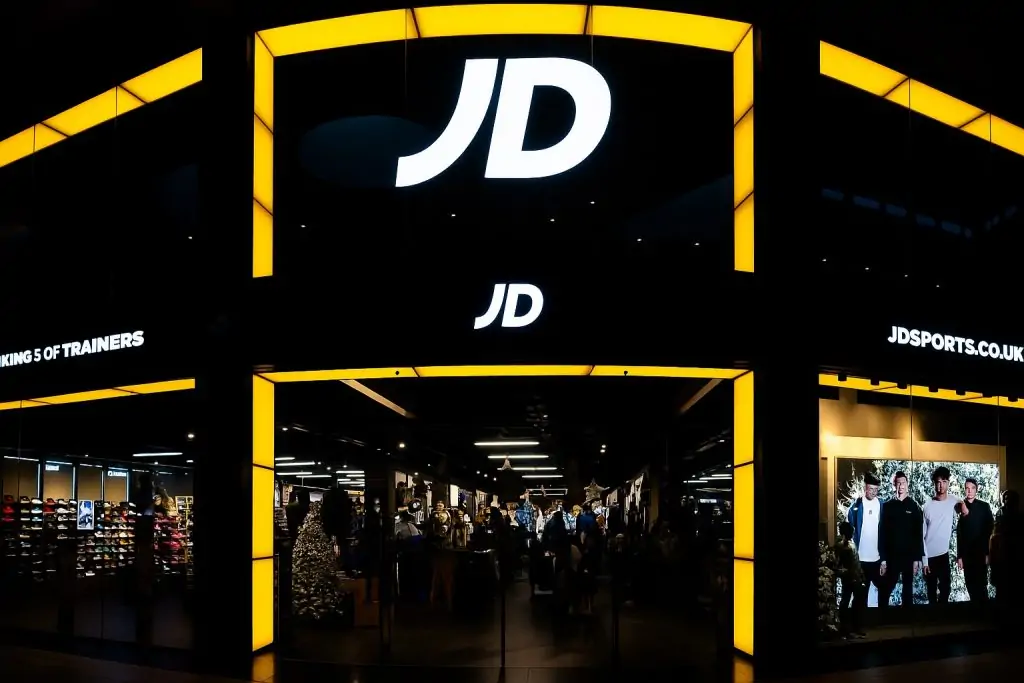 JD.L: JD Sports Edges Higher as Buyback Continues — All the News Investors Need on 11 November 2025
