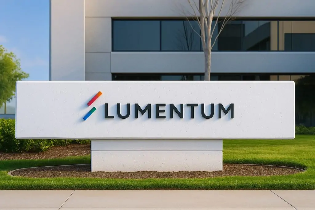 Lumentum Stock Skyrockets on AI Boom – Record Sales & Bold Forecast