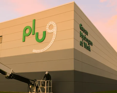 PLUG Stock Today (Nov. 21, 2025): Plug Power Slips as New Convertible Notes and Dilution Fears Weigh on Shares