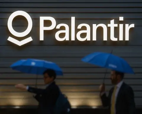 Palantir (PLTR) Today: Stock Slips as Valuation Debate Heats Up—Fresh Analyst Notes, $455B Market-Cap Talk, and What’s Next (12.11.2025)
