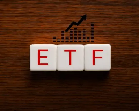 SPY Holds the $667 Line as AI CapEx Booms and Fed Officials Cloud a December Cut — Weekend Market Wrap (Nov. 8, 2025)