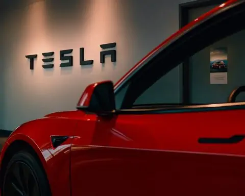 Tesla (TSLA) News Today: China Supply Chain Shake-Up, Thiel Trims Stake, AI5 Delay and Divided Wall Street – 17 November 2025