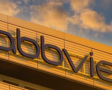 AbbVie (ABBV) Stock on November 29, 2025: Skyrizi’s Canada Win, Big-Money Flows and a Hot Valuation Debate