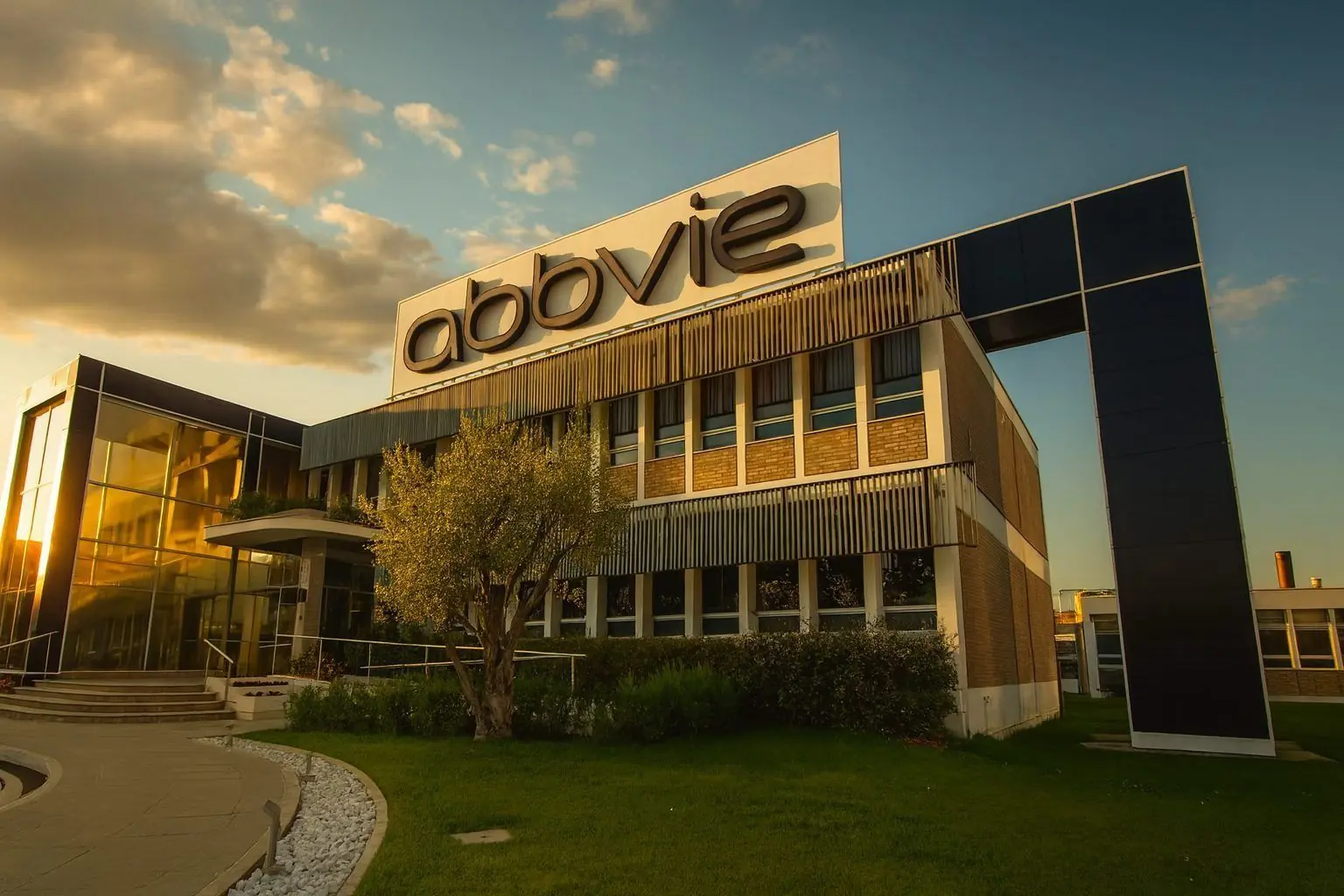 AbbVie Stock (ABBV) Today: Skyrizi’s Canada Win, Dividend Hike and Big-Money Moves — November 28, 2025
