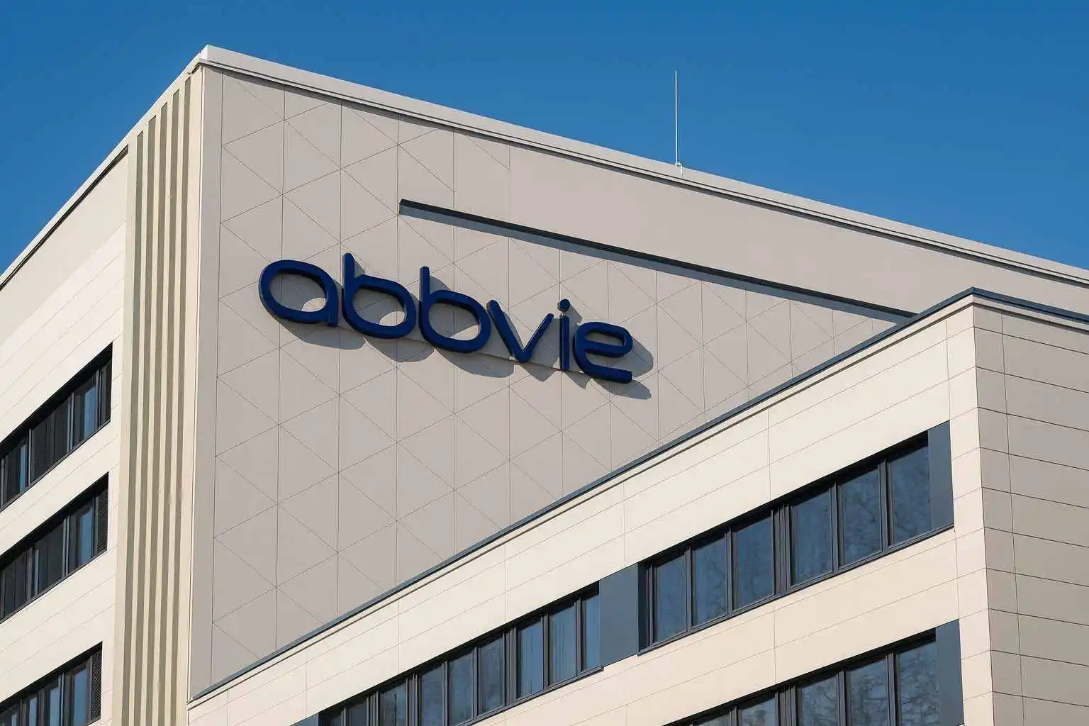 AbbVie stock price jumps 3% into weekend as $8 billion bond sale nears settlement
