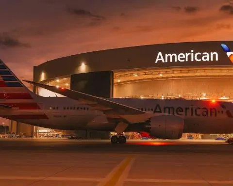 American Airlines Stock (AAL) on November 29, 2025: Airbus Recall, Holiday Travel and Analyst Outlook