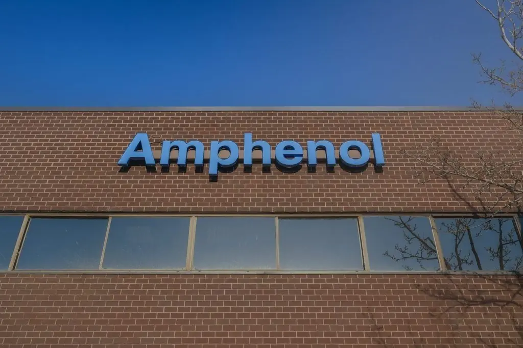 Amphenol Stock Today (APH): Price, Institutional Moves and M&A Outlook on November 26, 2025