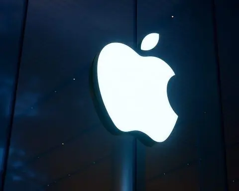 Apple Set to Dethrone Samsung in 2025 Smartphone Shipments as iPhone 17 Boom Reshapes the Market