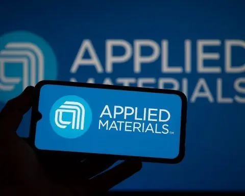 Applied Materials (AMAT) Stock Outlook Before the December 1, 2025 Open: AI Boom, China Curbs and Fresh Forecasts