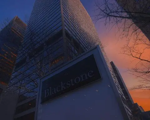 Blackstone (BX) Sees Heavy Institutional Activity as Stock Lags Nasdaq on November 28, 2025