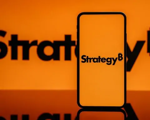 MicroStrategy (MSTR) Crashes 40%, but Top Bernstein Analyst Still Sees 238% Upside – What’s Really Going On?