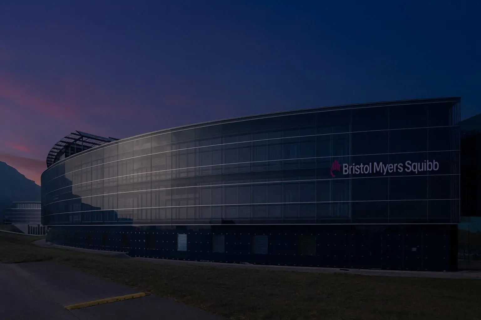 Bristol-Myers Squibb (BMY) Stock on November 29, 2025: 5.4% Dividend, Heavy Institutional Buying and a ‘Hold’ Consensus