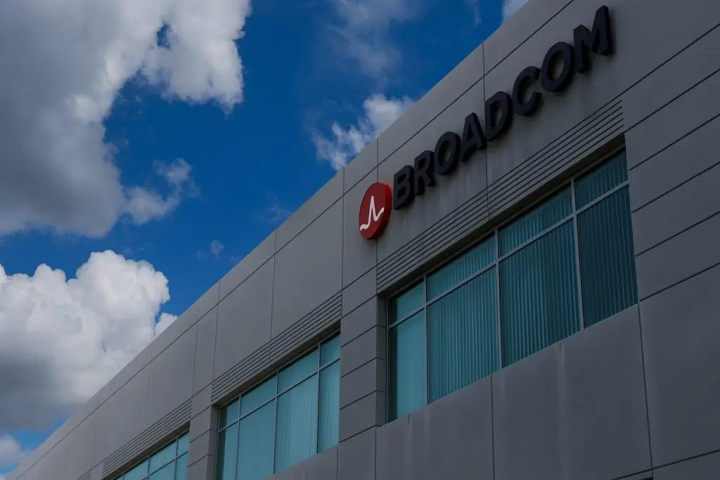 Broadcom (AVGO) Stock Near Record High on Black Friday as AI Boom and Big Money Fuel 2025 Rally