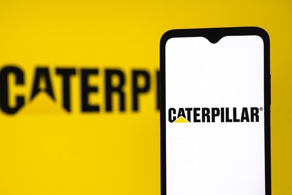 Caterpillar (CAT) Stock News Today, November 30, 2025: Analyst Rating, Big Money Moves and Valuation Check