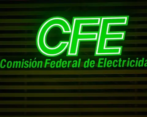 CFE’s Surging Debt Exposed: Record Interest Costs, Supplier Backlogs, and Pemex Parallels