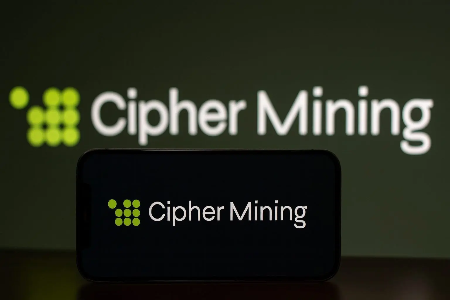 Cipher Mining (CIFR) Stock Outlook Before the December 1, 2025 Open: AI Megadeals, Insider Selling and Bitcoin Volatility