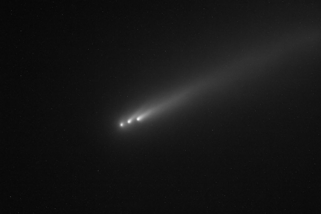 Cometa Interestelar 3I/ATLAS em 18 de Novembro de 2025: Nova Imagem com Múltiplas Caudas, Grande Revelação da NASA e um Exercício de Defesa Planetária