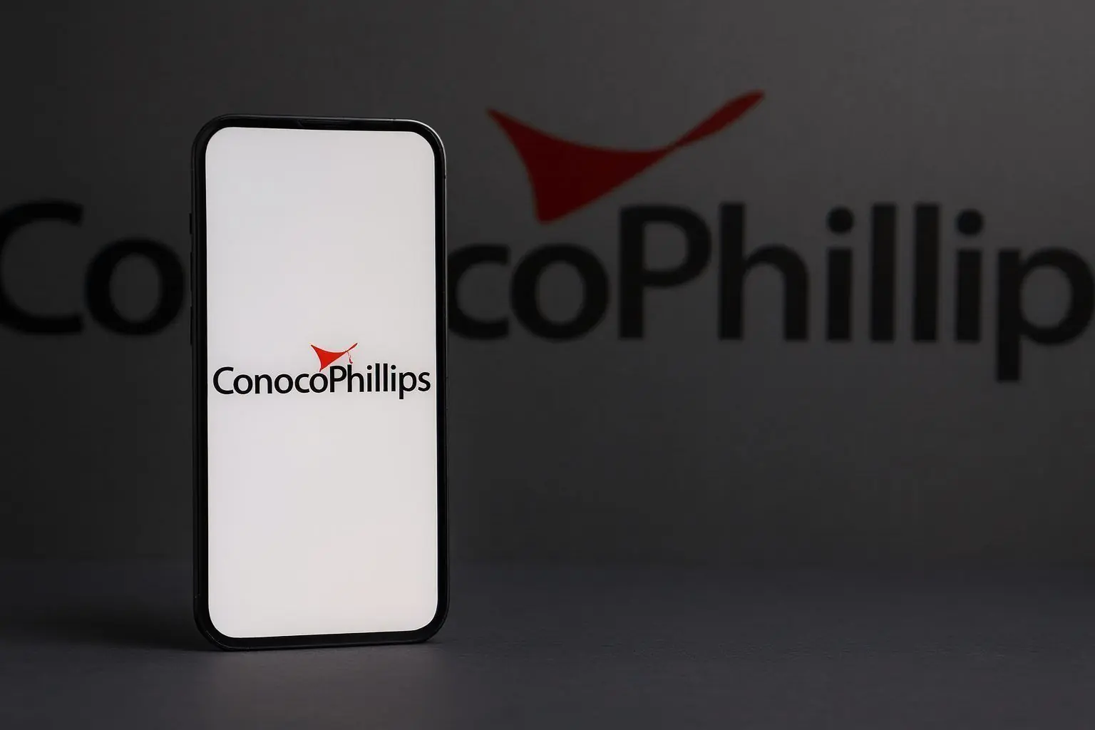 ConocoPhillips (COP) Stock on November 29, 2025: Dividend Hike, Deep Job Cuts and Norway Deal Shape the Outlook