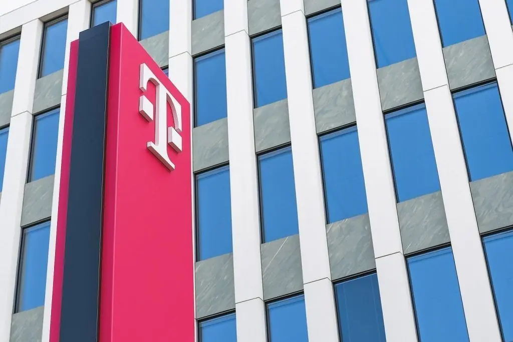 Deutsche Telekom Stock: Q3 2025 Upgrade, AI “Gigafactory” Plans and What 1 December 2025 Means for DTE.DE Investors
