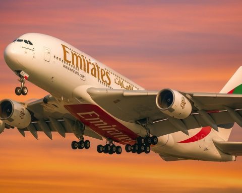 Emirates Adds Two Extra Daily Airbus A380 Flights to London Gatwick for Winter 2026/27 as Dubai “Air Hotel” Hoax Unravels