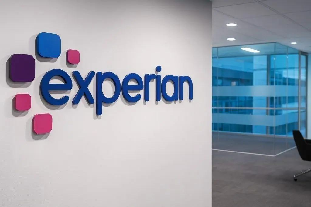 Experian PLC (LON: EXPN) Stock on 8 December 2025: Price, Guidance Upgrade and Analyst Forecasts Into 2026