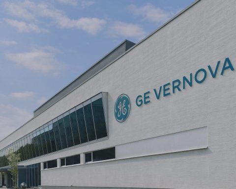 GE Vernova (GEV) Stock on November 28, 2025: Price, Big-Name Buyers and the AI Power Boom
