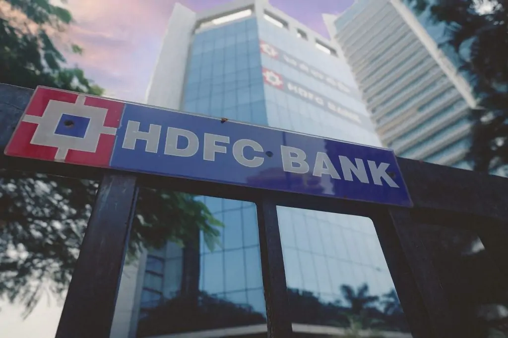 HDFC Bank Share Price Today, 28 November 2025: HDFCBANK Holds Near 52-Week High Amid Heavy Options Action
