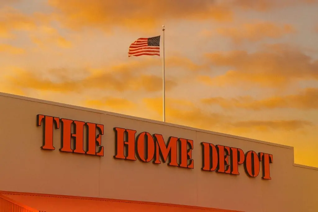 Home Depot Stock Today (HD): Earnings Miss, Housing ‘Funk’ and Governance Shake-Up – Update for November 29, 2025