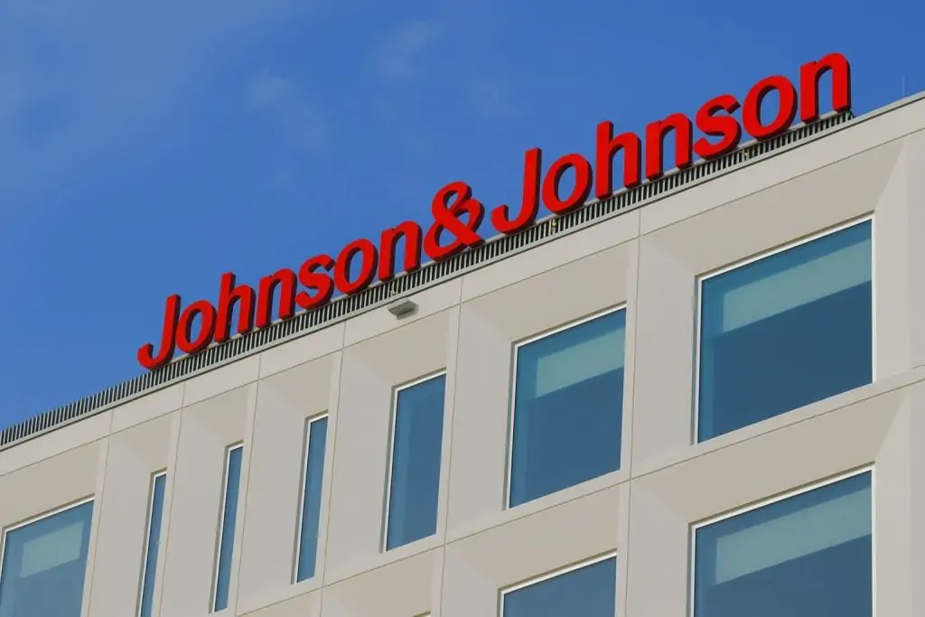 Johnson & Johnson (JNJ) Stock Near Record Highs: Today’s News, Earnings, Dividend and Talc Risks – November 29, 2025
