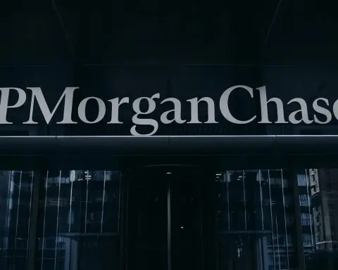JPMorgan Chase & Co. (JPM) Stock Outlook Before the November 28, 2025 Open: London Megatower, Blockchain Token and Earnings Momentum