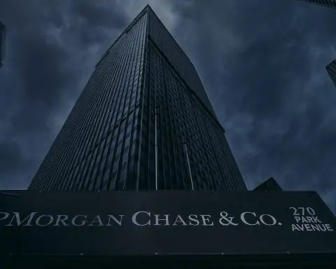 JPMorgan Chase Stock Today (Nov. 29, 2025): Insider Selling, Institutional Buying and a Bold London HQ Bet