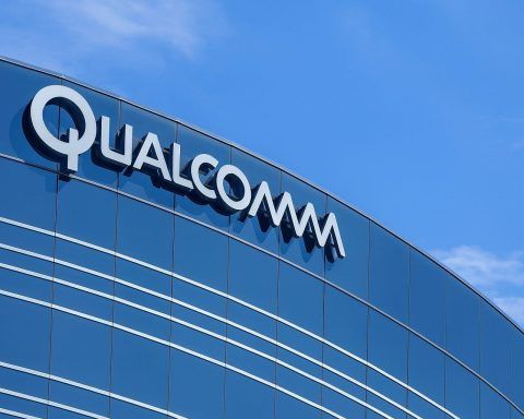 L&rsquo;action Qualcomm (QCOM) grimpe alors que l&rsquo;accord avec Alphawave AI progresse et que le Snapdragon 8 Gen 5 est lancé — 28 novembre 2025