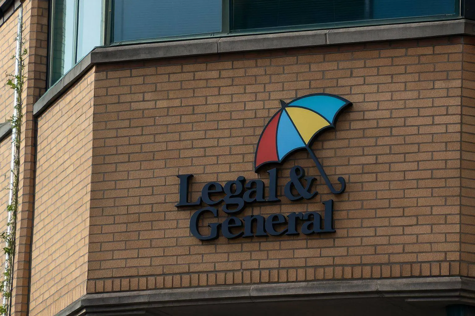 Legal & General (LGEN) Share Price Today – 28 November 2025: High-Yield FTSE 100 Insurer Holds Near 247p After Stress-Test Boost and Global Portfolio Moves