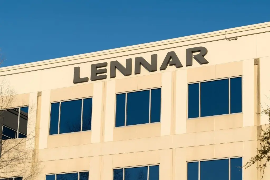 Lennar Stock (LEN) on November 29, 2025: Exchange Offer, CEO Change and Q4 2025 Earnings Set-Up
