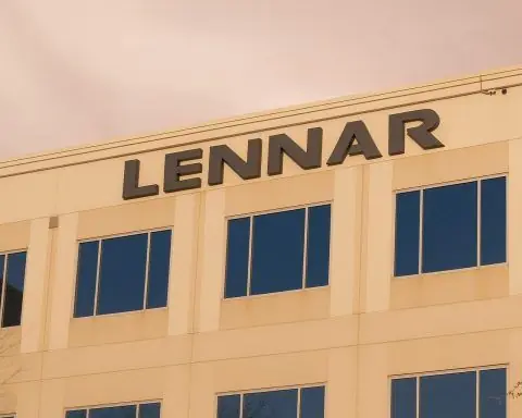 Lennar Stock (LEN) Pre‑Market Preview for December 1, 2025: Institutions Rebalance as Valuation Debate Heats Up