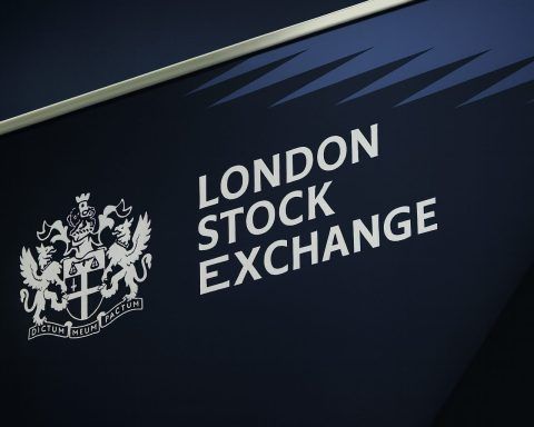 LSEG share price slips as London Stock Exchange Group logs fresh buyback — results in focus